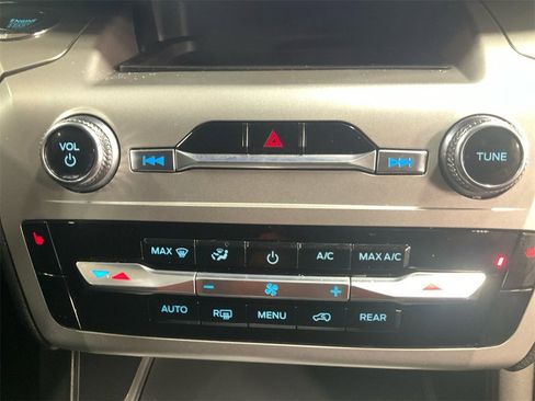 Used 2022 Ford Explorer XLT w/ Class IV Trailer Tow Package image 17