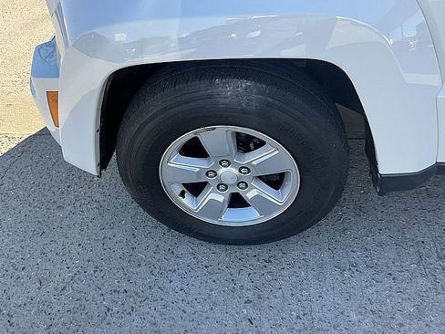 Used 2011 Jeep Liberty Sport image 9