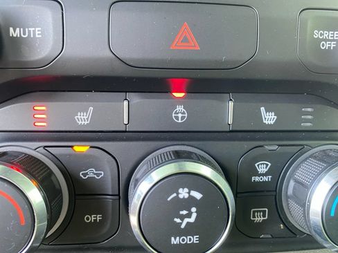 Used 2020 RAM 1500 Big Horn AWD/4WD image 18