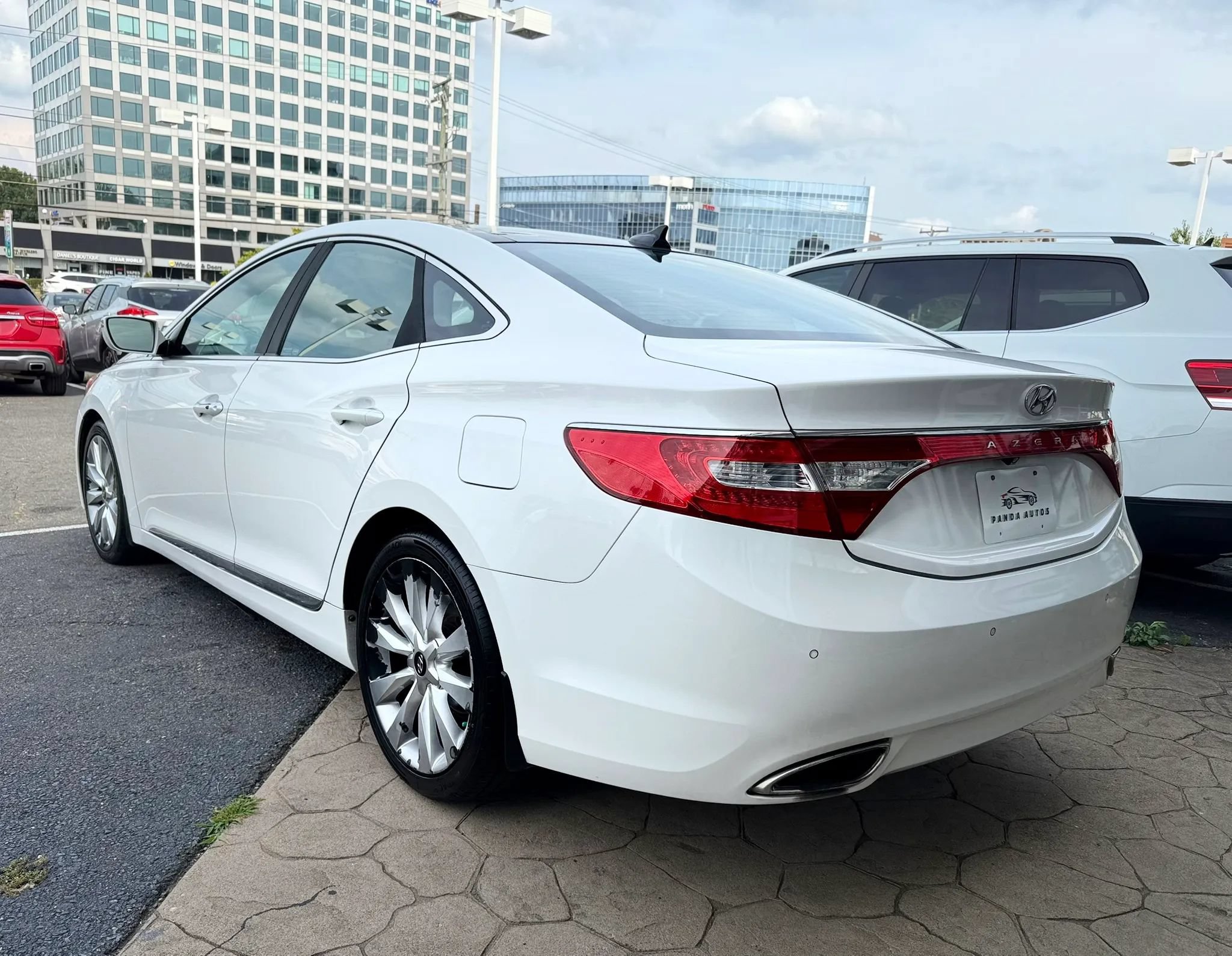 Used 2013 Hyundai Azera w/ Technology Pkg FWD image 5