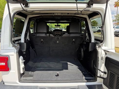 Used 2019 Jeep Wrangler Unlimited Sahara AWD/4WD image 37
