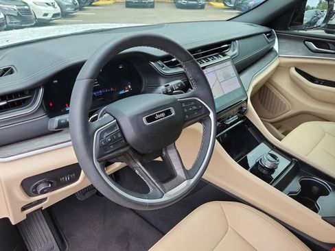 Used 2024 Jeep Grand Cherokee Limited w/ Black Appearance Package image 22