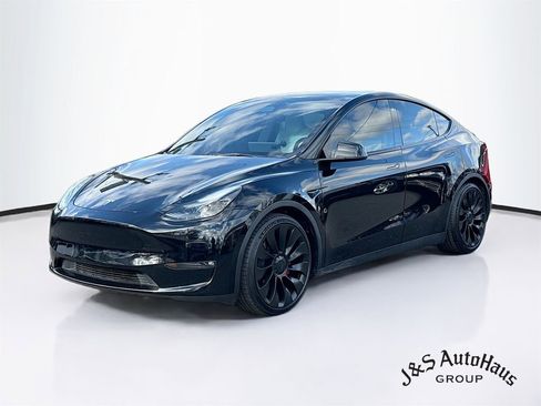 Used 2023 Tesla Model Y Performance image 3