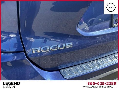 Used 2018 Nissan Rogue SV w/ Premium Package image 10