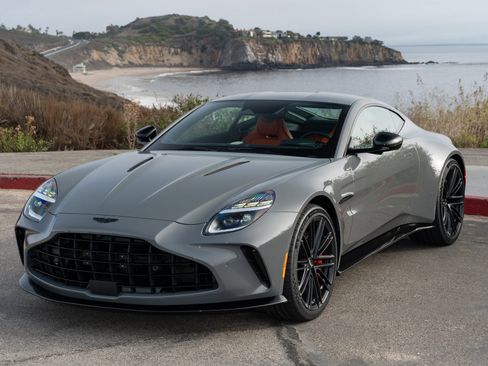 Used 2025 Aston Martin V8 Vantage Coupe image 2