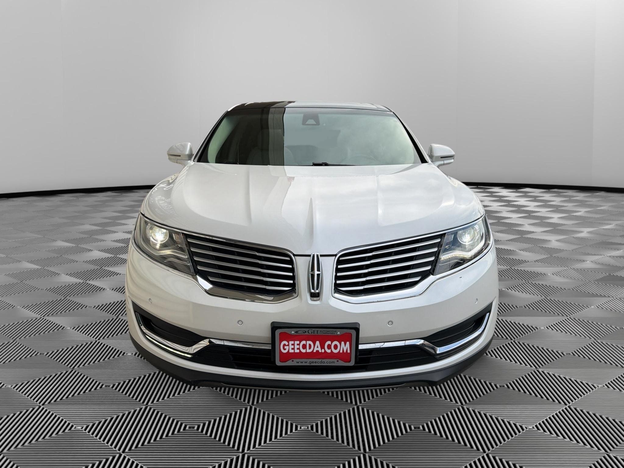 Used 2016 Lincoln MKX Reserve w/ Technology Package AWD/4WD image 2