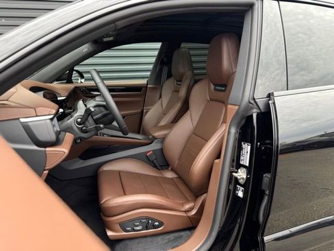 New 2026 Porsche Macan 4 Electric image 5