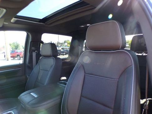 Used 2024 GMC Sierra 3500 Denali w/ Denali Reserve Package image 4