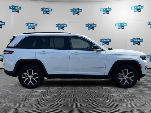 Used 2024 Jeep Grand Cherokee Limited AWD/4WD image 7