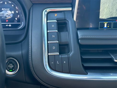 Used 2022 Chevrolet Tahoe High Country image 32