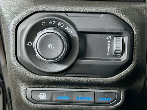 Used 2023 Jeep Wrangler Sahara w/ Cold Weather Group image 16