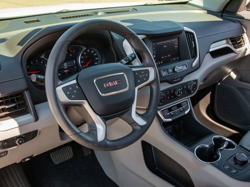 Used 2023 GMC Terrain SLE w/ Driver Convenience Package image 10