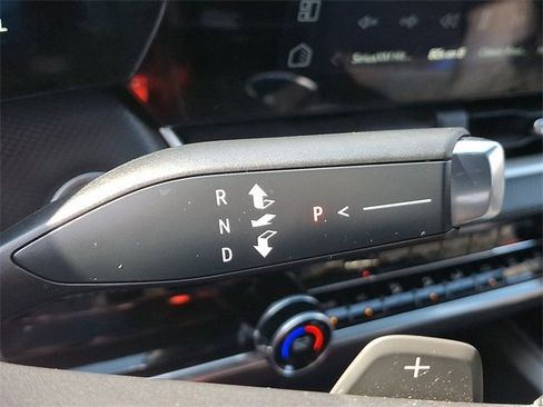 Used 2025 Chevrolet Equinox LT w/ Convenience Package II image 14