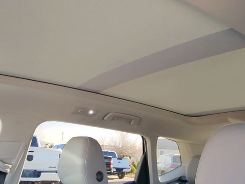 Used 2022 Volkswagen Taos SE w/ Panoramic Sunroof Package image 22