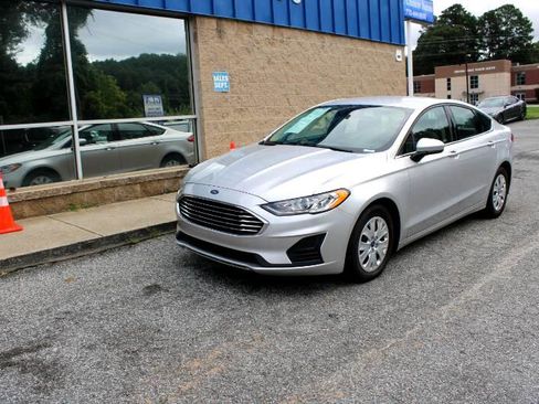 Used 2019 Ford Fusion S image 3