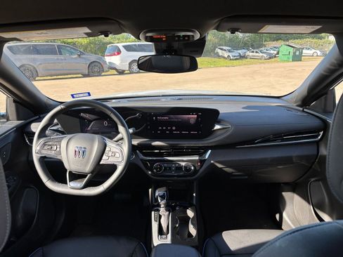 Used 2025 Buick Envista Sport Touring image 32