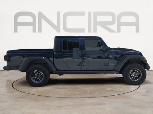 Used 2025 Jeep Gladiator Mojave AWD/4WD image 9