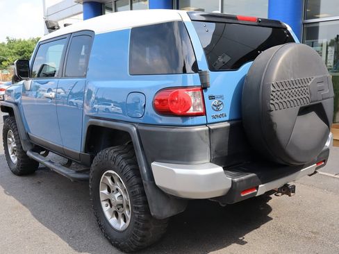 Used 2011 Toyota FJ Cruiser 4WD w/ Upgrade Pkg image 3
