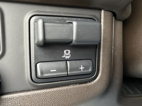 Used 2021 GMC Yukon SLT w/ SLT Luxury Plus Package image 34