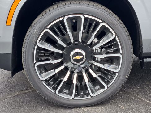 New 2026 Chevrolet Suburban High Country AWD/4WD image 9