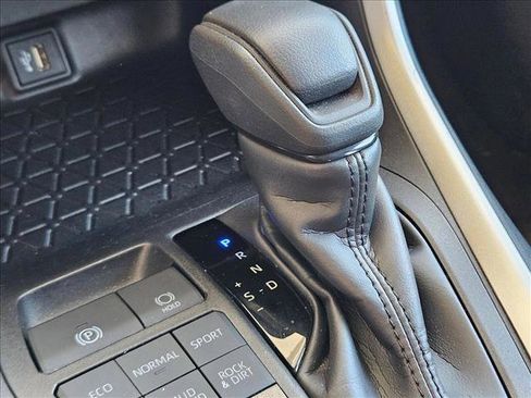 Used 2025 Toyota RAV4 XLE image 13