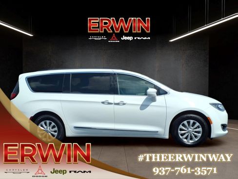 Used 2017 Chrysler Pacifica Touring-L FWD image 8