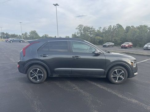 Used 2025 Kia Niro EX image 2