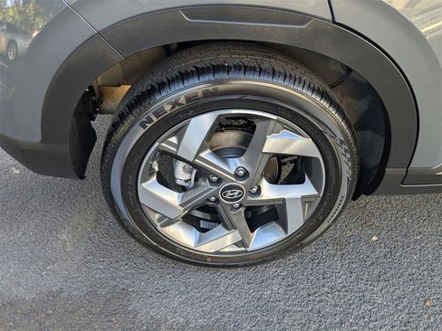 Used 2025 Hyundai Venue SEL image 33