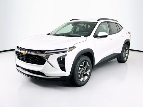 Used 2025 Chevrolet Trax LT w/ LT Convenience Package FWD image 3