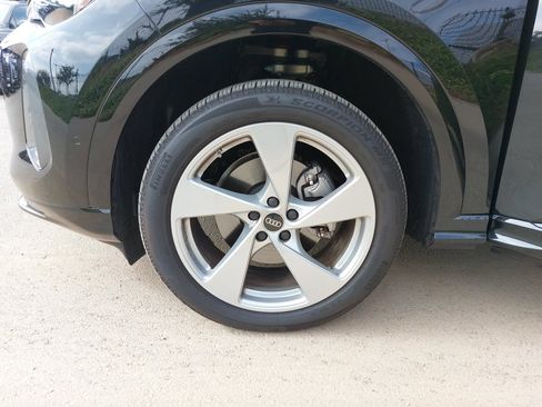 Used 2025 Audi Q5 Premium Plus w/ Premium Plus AWD/4WD image 11