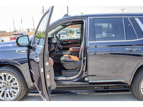 Used 2023 GMC Yukon Denali Ultimate AWD/4WD image 27