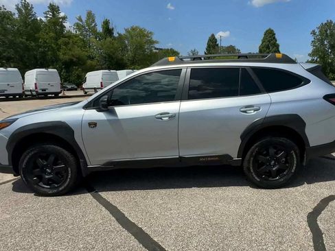 Used 2025 Subaru Outback Wilderness AWD/4WD image 5