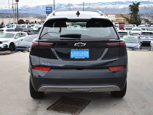 Used 2023 Chevrolet Bolt EUV LT w/ Driver Confidence Package image 9