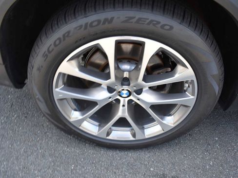 Used 2024 BMW X5 xDrive40i w/ Premium Package AWD/4WD image 11