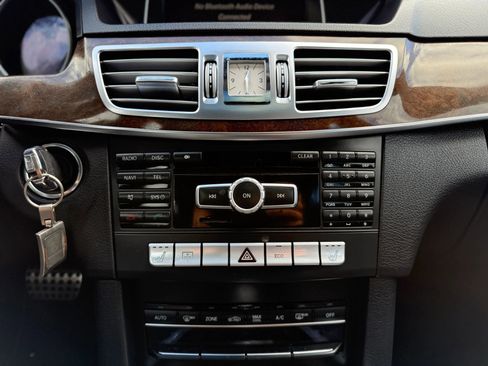 Used 2014 Mercedes-Benz E 350 4MATIC Sedan image 22