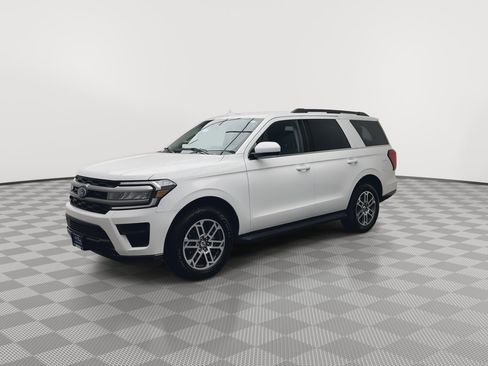 Used 2024 Ford Expedition XLT image 40