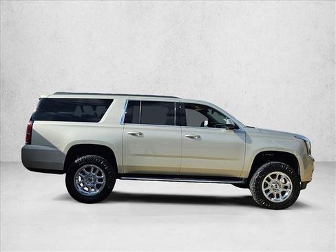 Used 2017 GMC Yukon XL SLT image 4