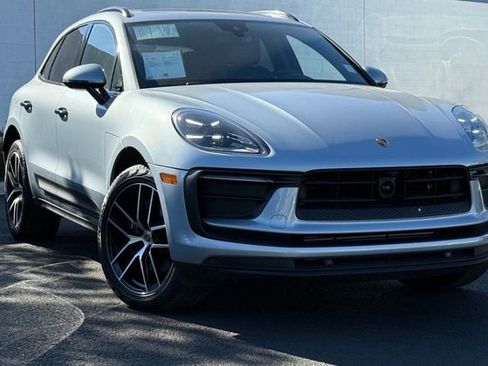 Used 2025 Porsche Macan AWD/4WD image 7