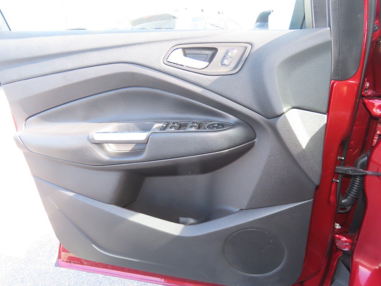 Used 2018 Ford Escape SE w/ SE Sport Appearance Package FWD image 24