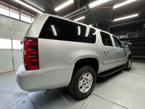 Used 2014 Chevrolet Suburban LT image 7