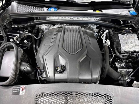 Used 2026 Porsche Macan AWD/4WD image 36
