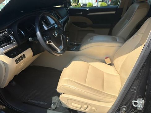 Used 2017 Toyota Highlander XLE FWD image 15