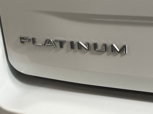 Used 2025 Ford Expedition Platinum image 11