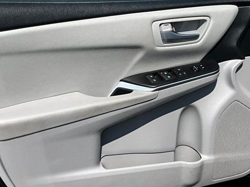 Used 2016 Toyota Camry LE FWD image 22