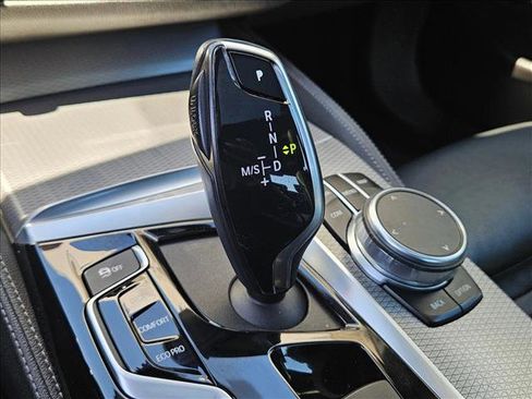 Used 2019 BMW 530e w/ M Sport Package RWD image 14