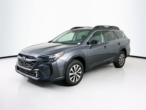 Used 2025 Subaru Outback Premium image 3