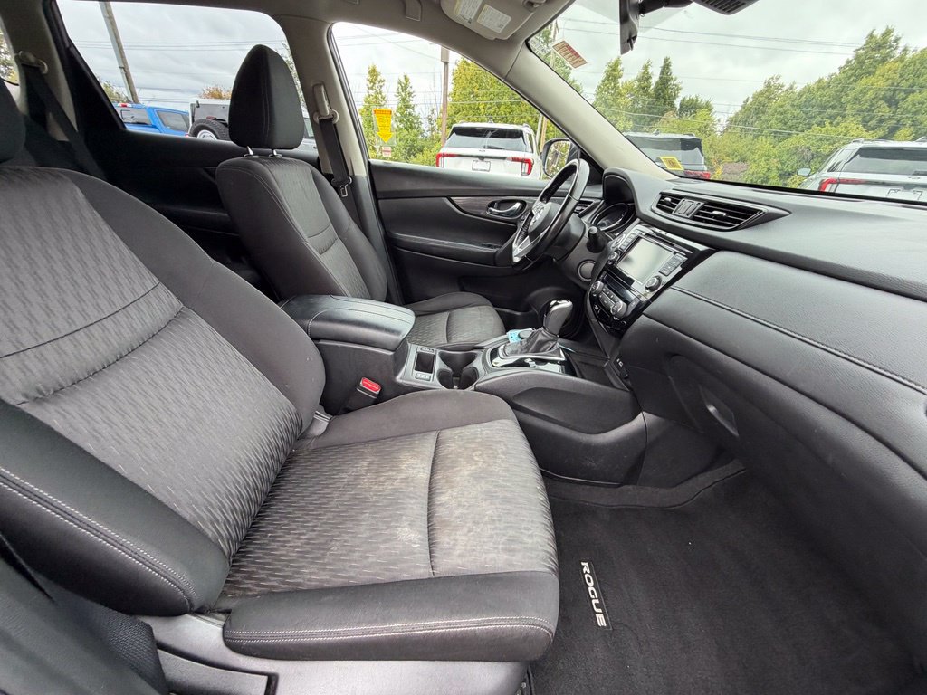 Used 2020 Nissan Rogue SV AWD/4WD image 35