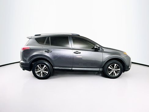 Used 2018 Toyota RAV4 XLE image 10