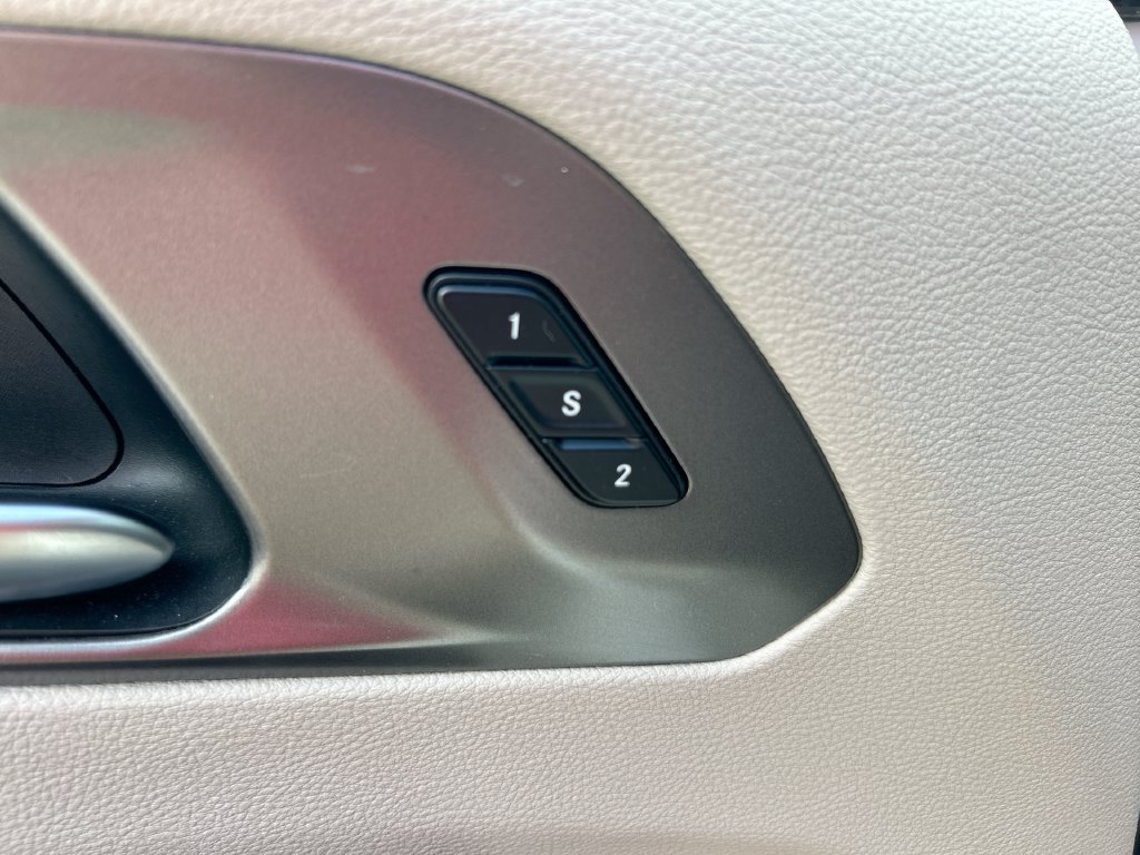 Used 2024 Chrysler Pacifica Touring-L FWD image 13
