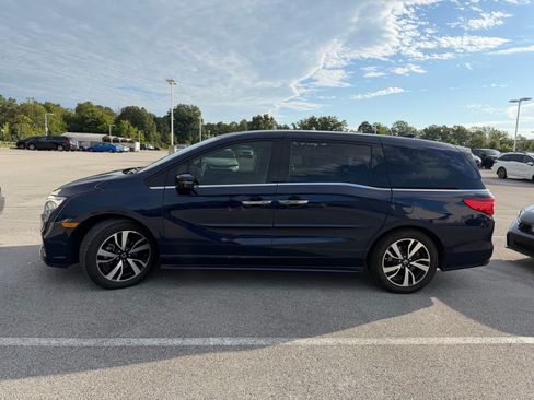 Used 2020 Honda Odyssey Elite image 2